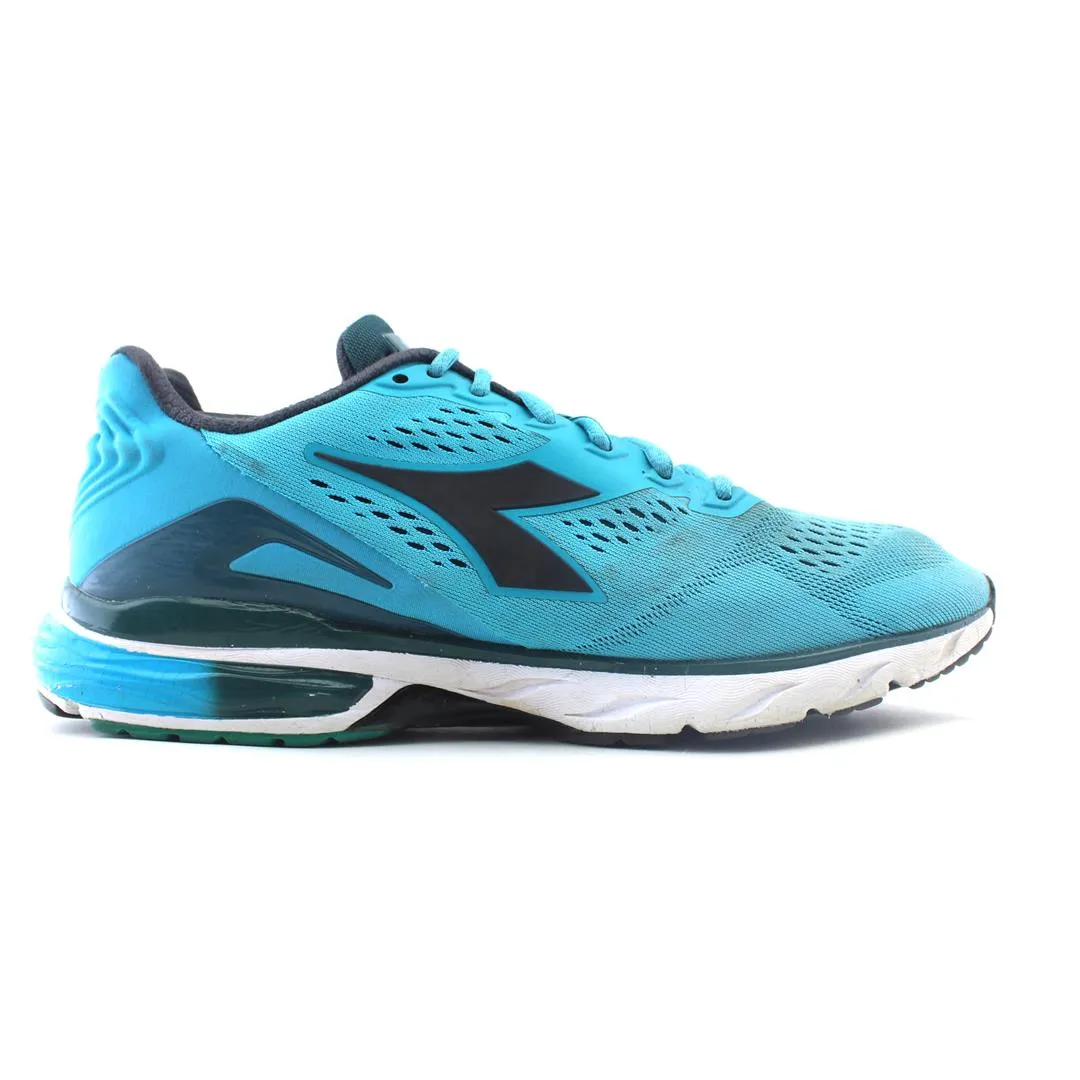DIADORA MYTHOS BLUESHIELD 2